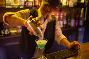 山奥のBarでバーテンダー募集！