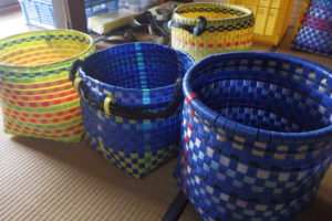 PPバンドでカゴ編み体験！