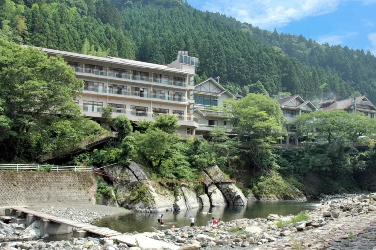 \月ヶ谷温泉で企画スタッフと副支配人を募集中！/